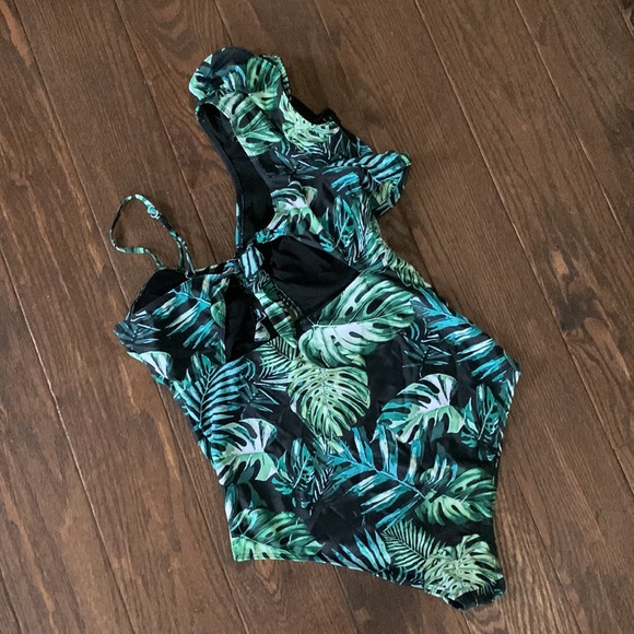 “The Robyn” Island One Shoulder Ruffle Swimsuit - Picture 3 of 6